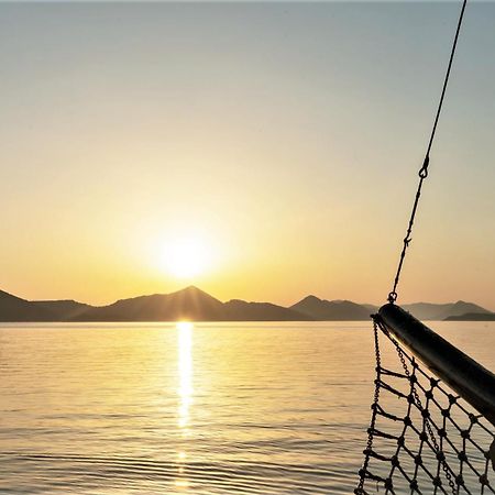 Rhythm Floating Hostel - Zadar Bagian luar foto