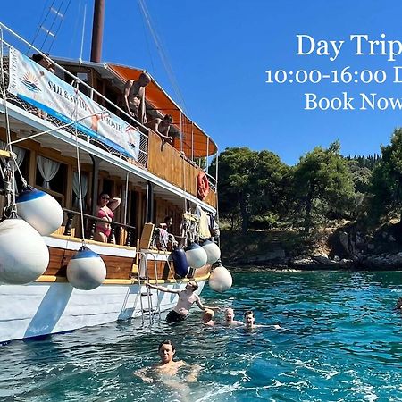 Rhythm Floating Hostel - Zadar Bagian luar foto