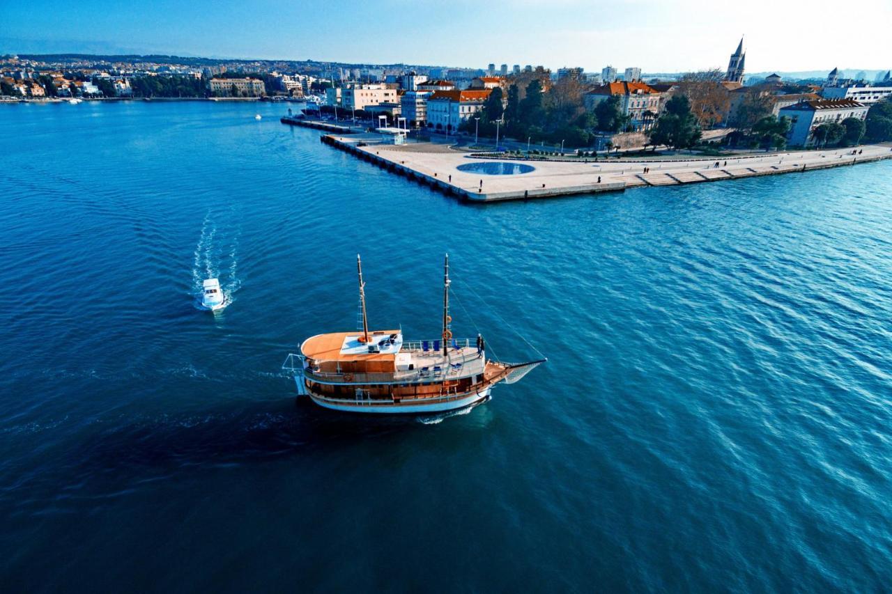 Rhythm Floating Hostel - Zadar Bagian luar foto