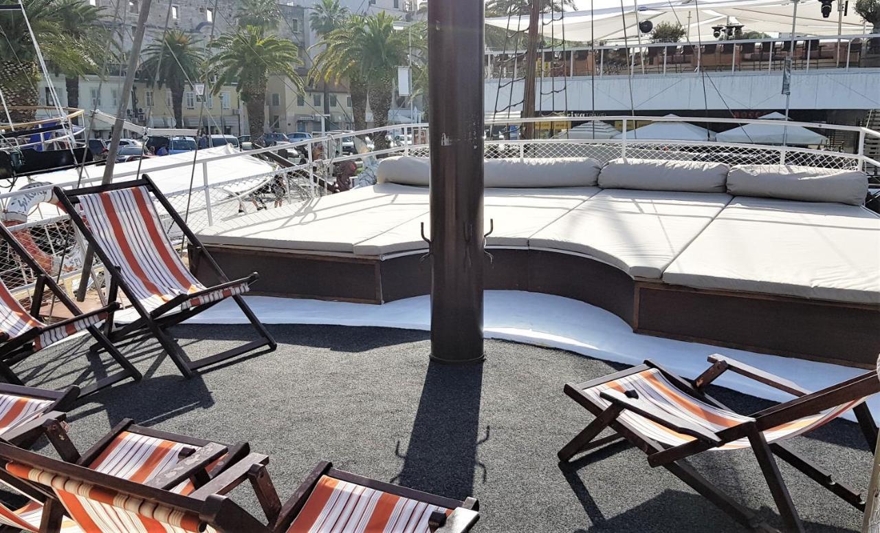 Rhythm Floating Hostel - Zadar Bagian luar foto