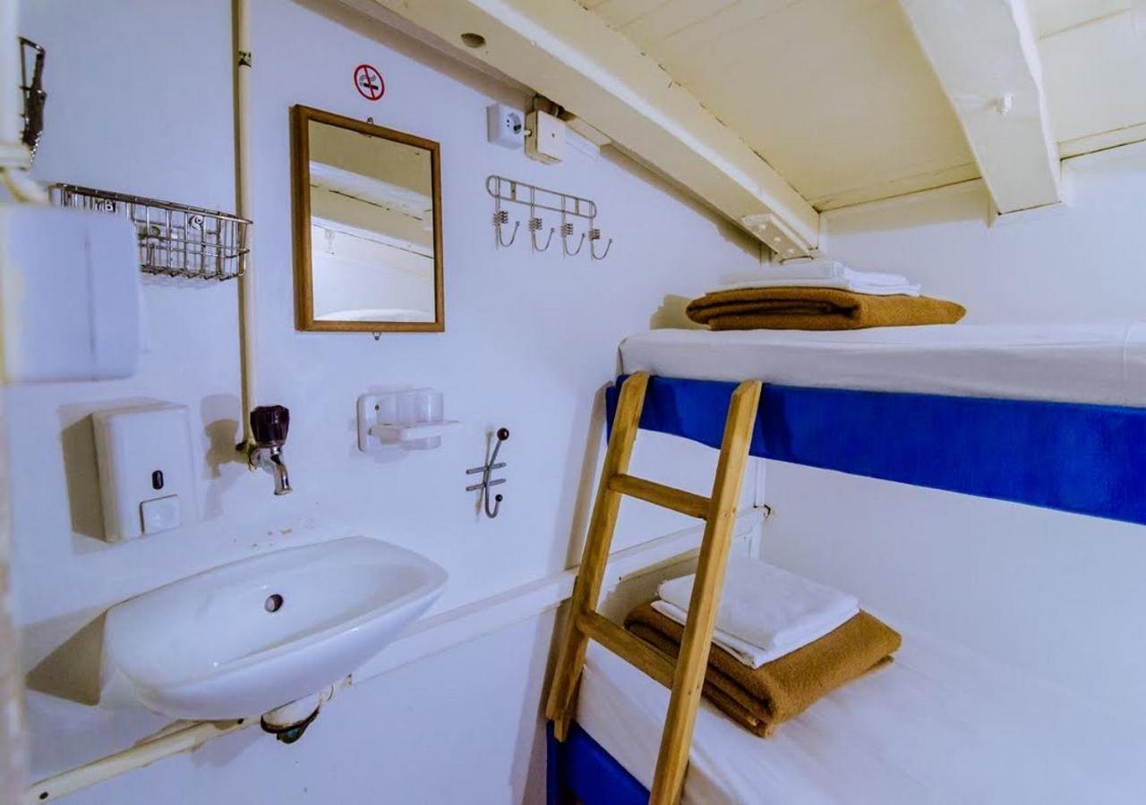 Rhythm Floating Hostel - Zadar Bagian luar foto