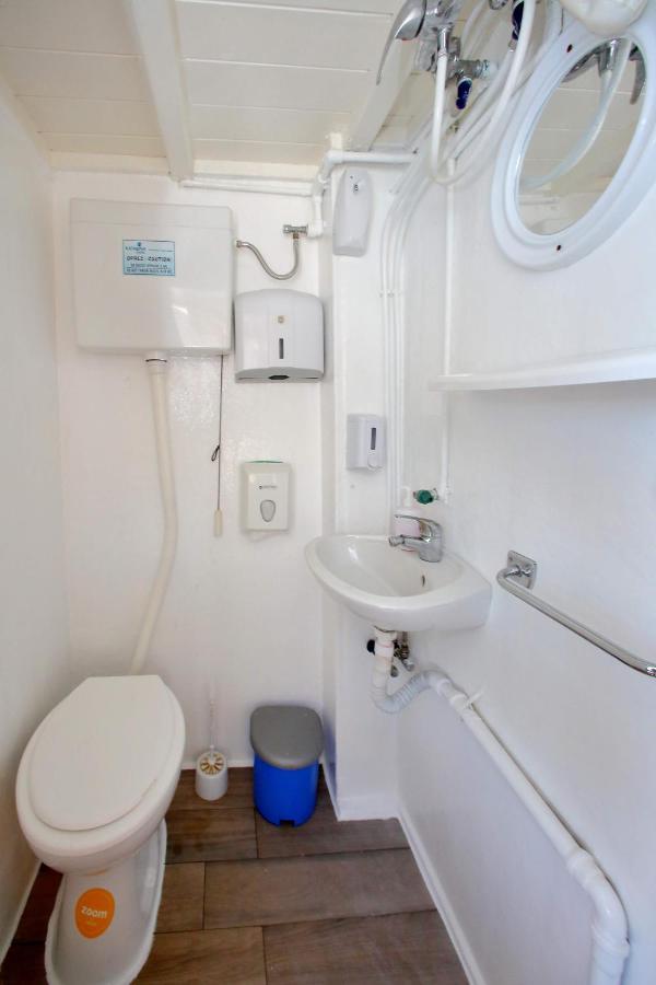 Rhythm Floating Hostel - Zadar Bagian luar foto