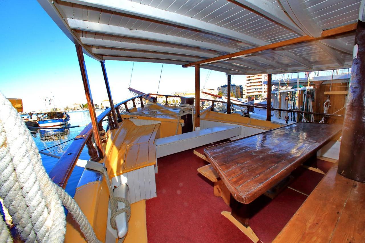 Rhythm Floating Hostel - Zadar Bagian luar foto