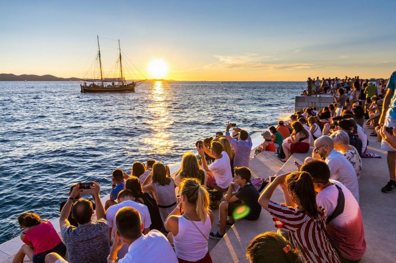 Rhythm Floating Hostel - Zadar Bagian luar foto