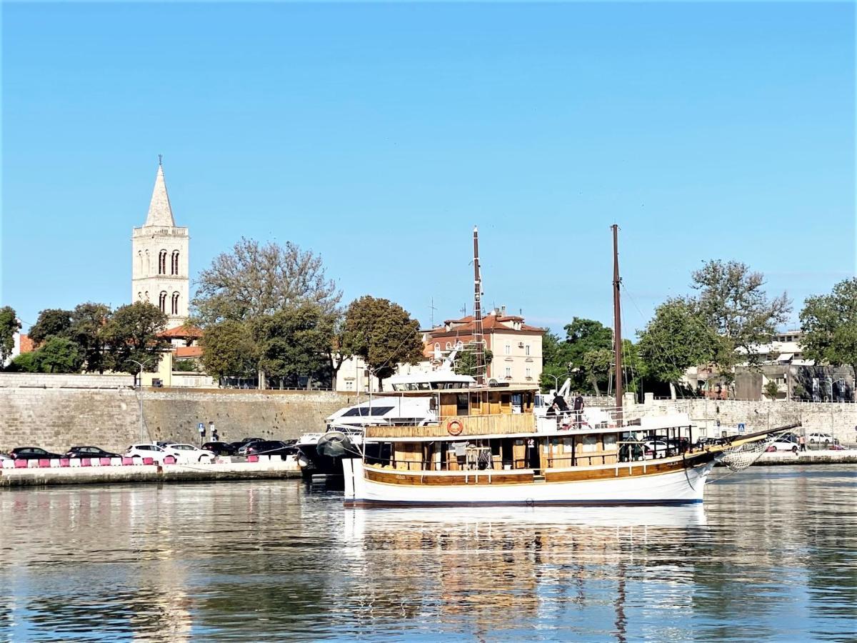 Rhythm Floating Hostel - Zadar Bagian luar foto