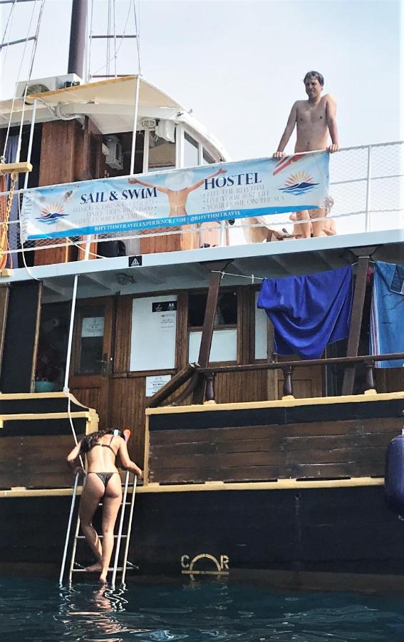 Rhythm Floating Hostel - Zadar Bagian luar foto