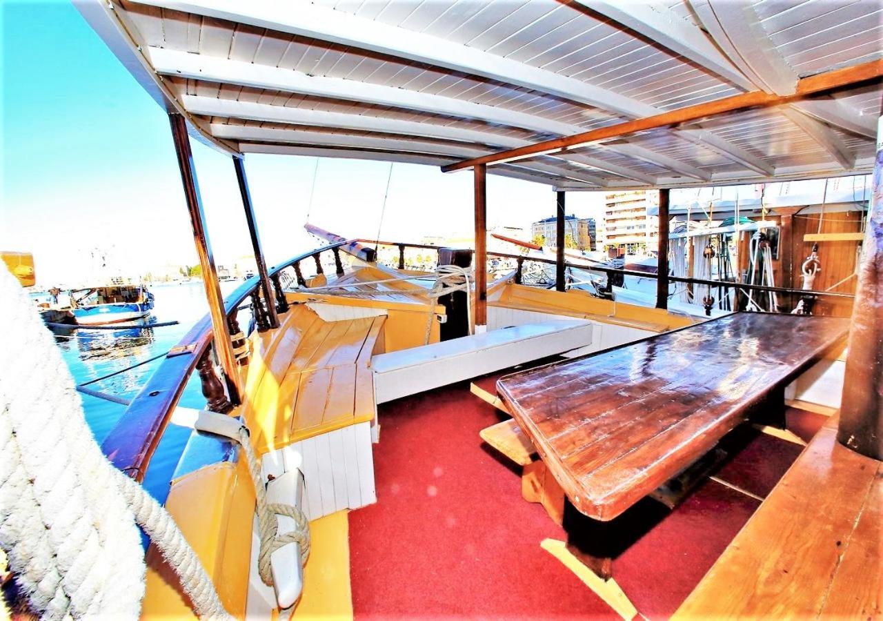 Rhythm Floating Hostel - Zadar Bagian luar foto