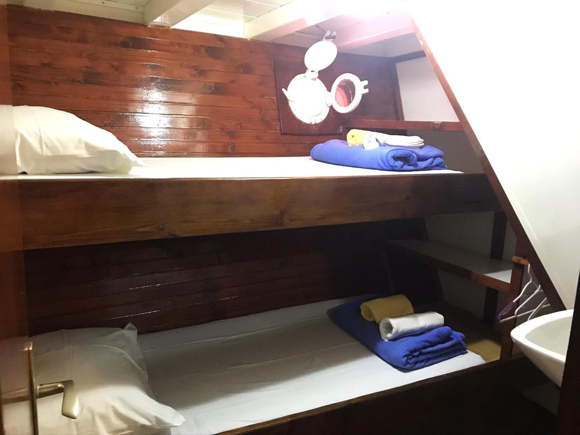 Rhythm Floating Hostel - Zadar Bagian luar foto
